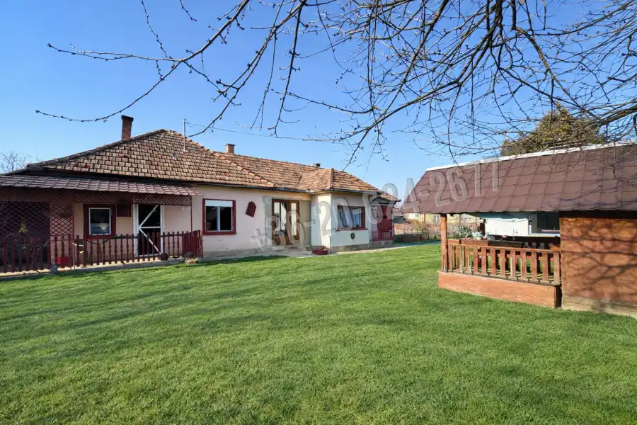 eladó családi ház, Romhány